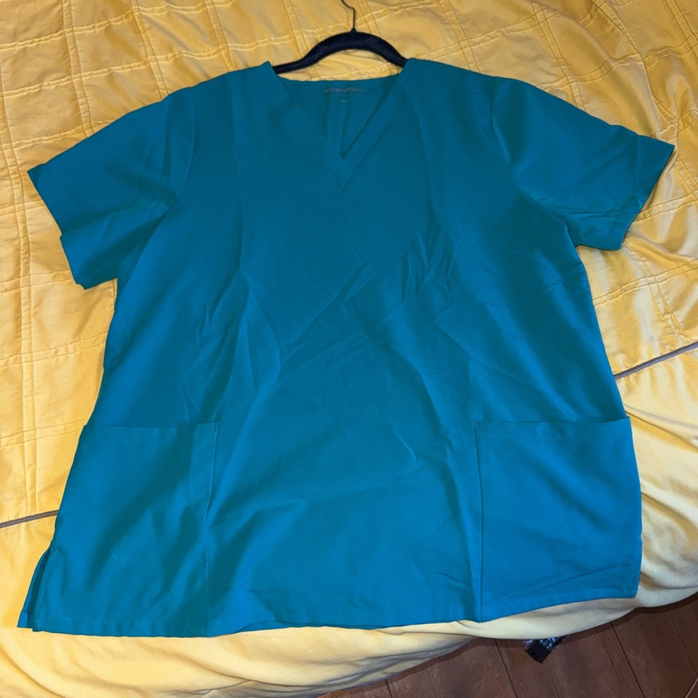 Mandala 6 pocket top in teal